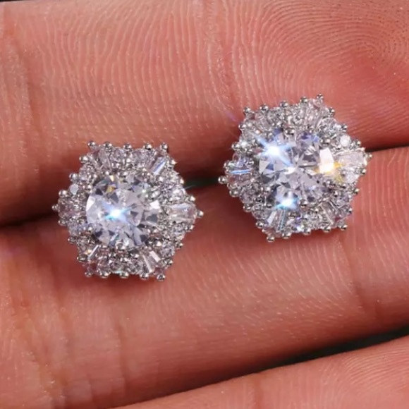 18K white gold plated hexagon earrings - Picture 2 of 3